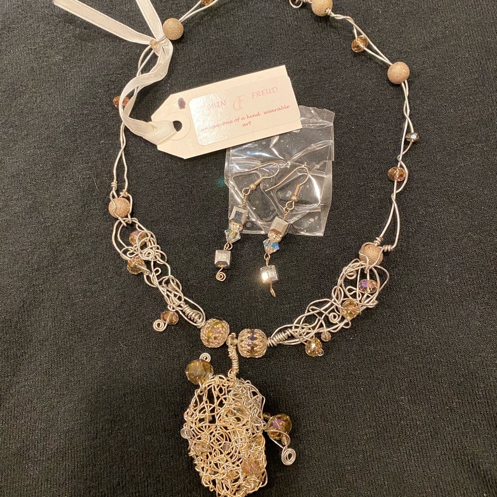 NECKLACE W/EARRINGS COBIN FREUD